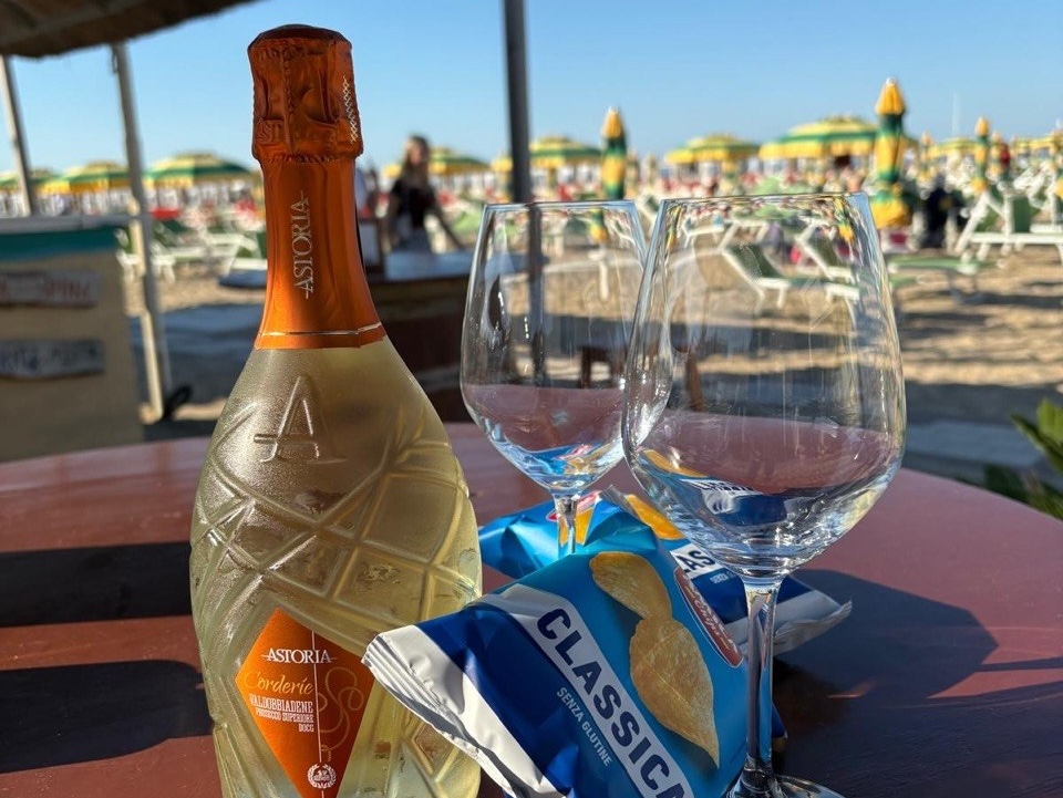 Goditi un rinfrescante calice di prosecco